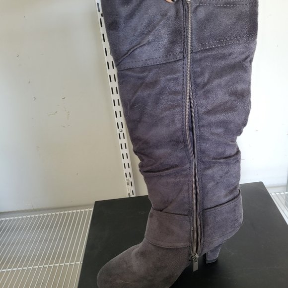 Boots - Picture 2 of 6